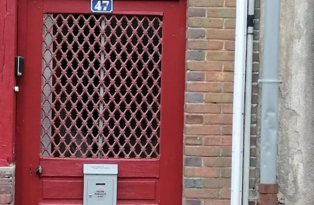 spacious, comfortable accommodation 1 h 15 from Paris