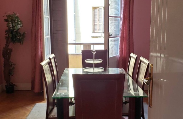 Spacious Condo in Downtown of CAIRO ,5 munities walk to Cairo Museum ,Nile River