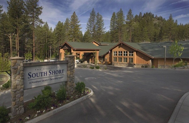 Spacious condo with Resort amenities in South Lake Tahoe