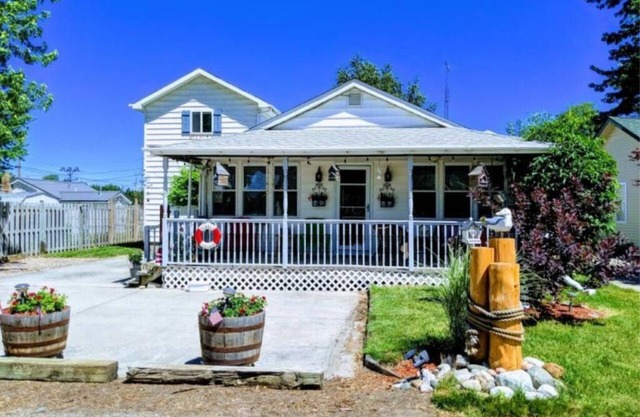 Spacious Cottage Close to Beach