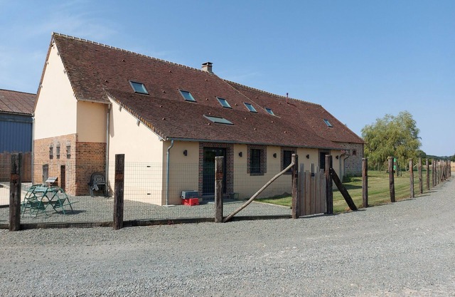 Spacious cottage in Happonvilliers with private garden, accommodates up to 14, pets allowed