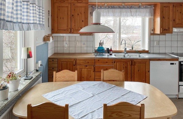 Spacious cottage with sauna in Vretstorp
