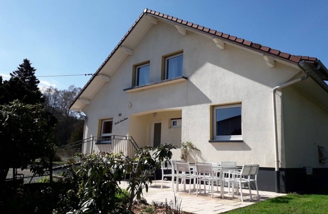 Spacious Country Home with Garden, Terrace, and Lake Access