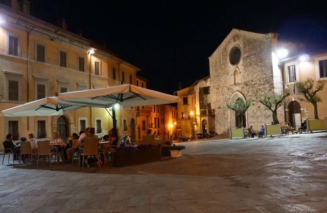 Spacious Country House With Large Pool In Idyllic Umbrian countryside