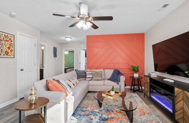 Spacious & Cozy Upstairs Apartment with King Beds and Smart TVs in Every Room