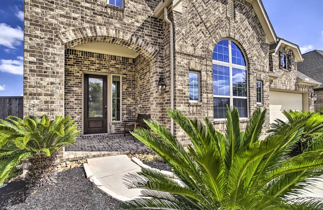 Spacious Cypress Home in Fairfield Community!