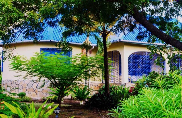 Spacious Diani garden house