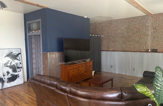 Spacious Downtown Laurel Studio - Pets welcome with Fast Wifi