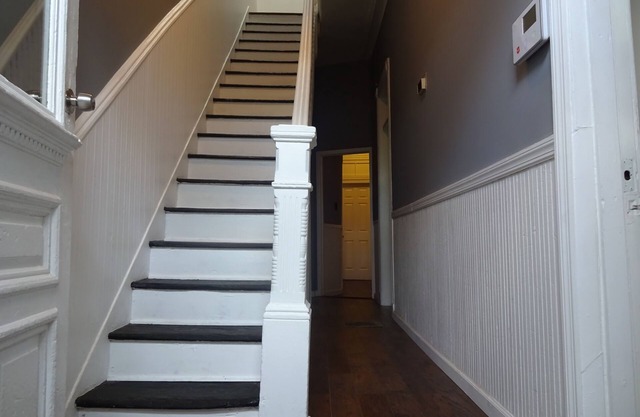 Spacious Duplex in Townhouse