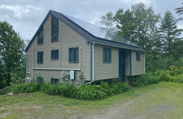 Spacious/Elegant 3 level house on Spruce Lake- swim or fish, short drive to Mt.