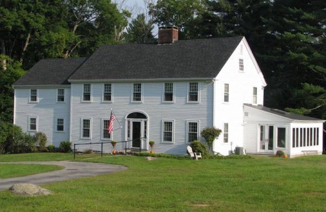 Spacious Estate With Mtn Views! Private Setting, Great Family Home!