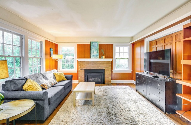 Spacious Eugene Home w/Patio - Walk to UO Campus!