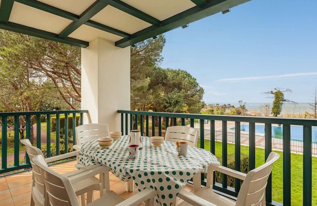 Spacious family apartment with pool near Saint-Jean-de-Luz