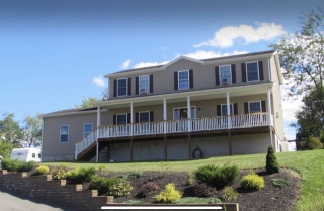 Spacious Family Friendly PSU Alumni Home
