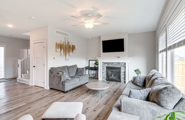 Spacious Family Home ~ 13 Mi to Des Moines