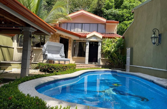 Spacious family house in tropical paradise, 3 min from beach