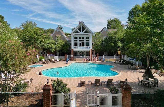 Spacious Family Size 4BR Williamsburg Estate – Sleeps Up to 14!