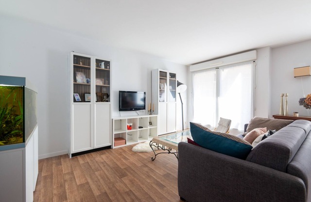 Spacious Flat Near JO Facilities