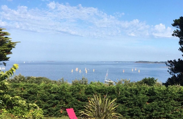 Spacious house 400m from Govelins Beach, sea view
