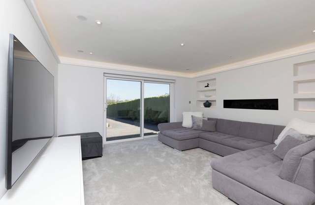 Spacious 4BD Smart Home in Idyllic Rural Setting
