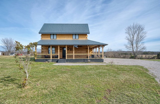 Spacious Get Away: Mt. View 2-bedroom cabin ONLY 12min from Town