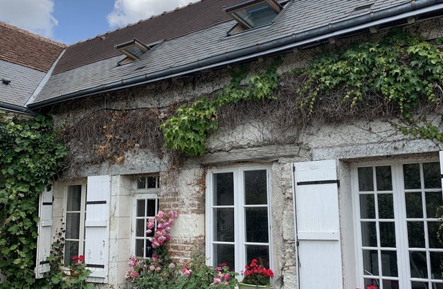 Spacious Gîte, Beautiful Grounds, Services and Heated Pool