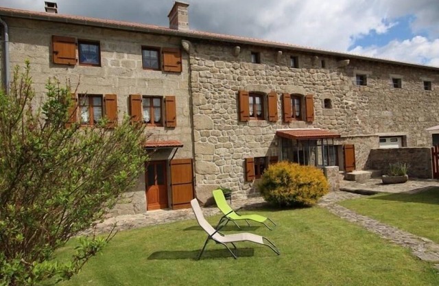 Spacious Gîte with Private Gym, Terrace & Garden, near Hiking & Fishing Spots