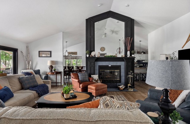 Spacious Golf/Ski Group Retreat On Golf Course with On Site Hot Tub & Game Room