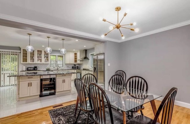 Spacious Gorgeous Getaway perfect for family reunion or business
