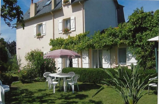 Spacious ground floor apartment with enclosed garden facing south