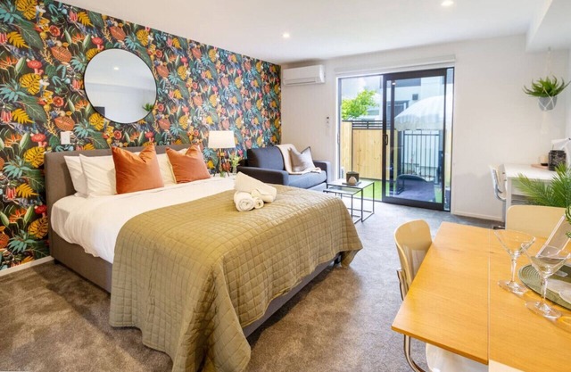 Spacious Ground-Level Studio in Central Location