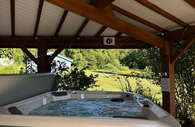 Spacious house with spa, ping-pong, and foosball, perfect for family relaxation
