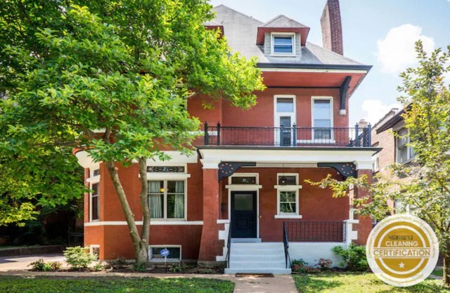 Spacious + Historic 3-story Home Private Driveway Sleeps 16 Convenient Location!
