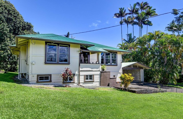 Spacious Historic Estate ~ 5 Min Walk to Hilo & Bay Front