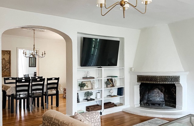Spacious Historic Midtown Memphis Chateau "Guest House"-Minutes from Everything