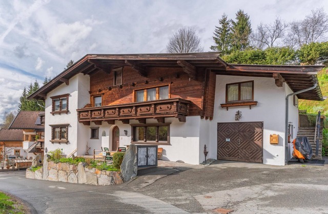 Spacious holiday flat, 2.2 km to the ski lift