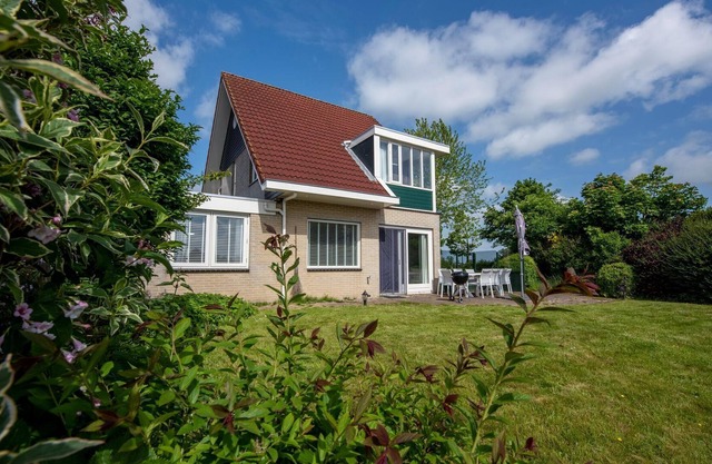 spacious holiday home with private jetty