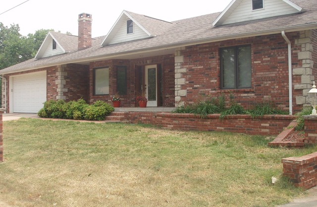 Spacious Home, Awesome View, Close to Lakes, Comfortably Sleeps 18 People