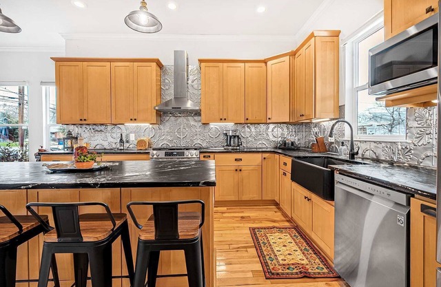 Spacious Home Close to Downtown & UT! - Luxe Manor