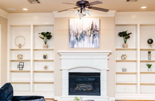 SPACIOUS HOME FOR THE HOLIDAYS NEAR GALLERIA!!!