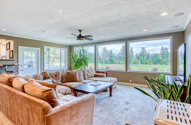 Spacious Home - Golf Course Views, Central AC, WiFi & Alfresco Living