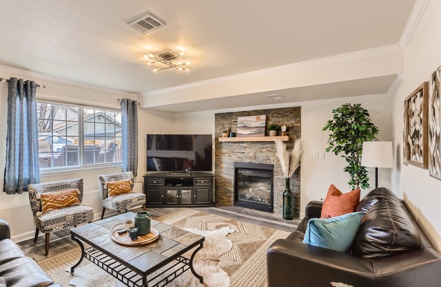 Spacious Home Near Tennyson & Olde Towne - Sauna + Massage Chair + WiFi