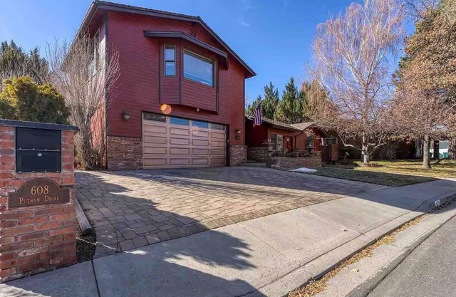 Spacious home w/HOT TUB near UNR, San Rafael Park