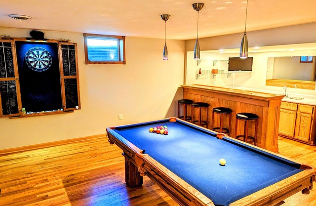 Spacious home with game room - Close to everything!