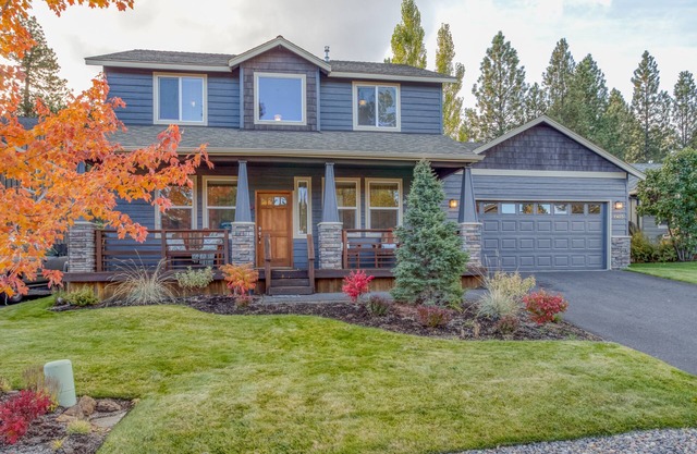 Spacious Home with Hot Tub, Large Fenced Yard, Patio & Close to Golf Courses