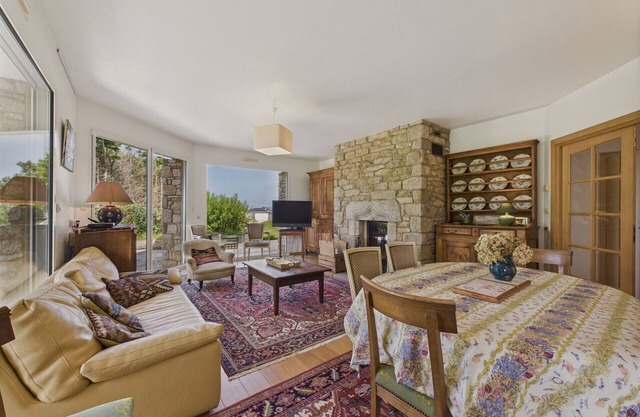 Spacious house for 7 adults and 1 child - sea view