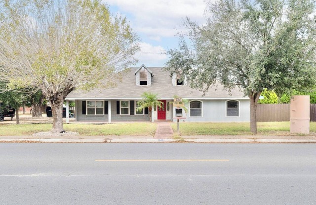 Spacious House by TopGolf Pharr
