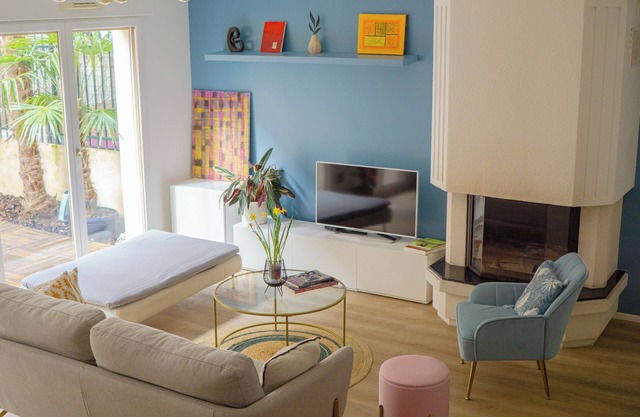 Spacious house, garden and parking, Paris 500m away