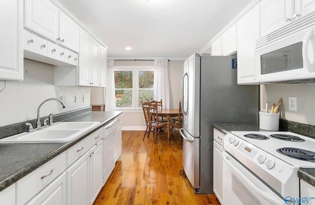 Spacious house right in the heart of Huntsville (MidCity)