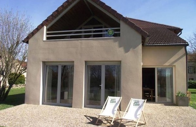 Spacious house with garden and river view